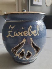 Alter Zwiebeltopf mit Deckel