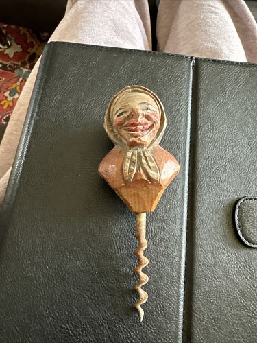 Alter handgeschnitzter