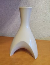 Seltene dreibeinige Vase von