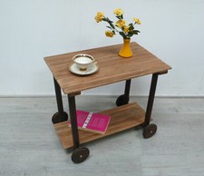 Beistelltisch auf Rollen