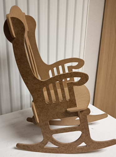 Puppenschaukelstuhl