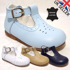 BABY JUNGE LEDER SPANISCH T-BAR SCHUHE WEISS MARINEBLAU KAMEL HIMMELBLAU GRÖSSE UK2 - UK9 NEU