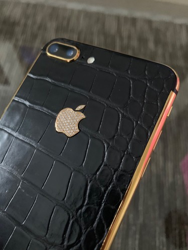 Hadoro black apple iphone - £8k,
