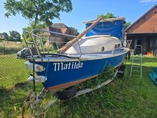 Kajütboot mit US Hafentrailer