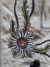 Winterjacke aus Kitzbühel Größe M mit aufwendiger Stickerei. 