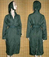 GRÜNER REGENMANTEL - RAINCOAT