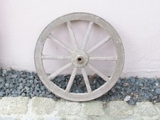 Altes leiterwagenrad wagenrad - leiterwagenrad,
