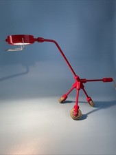 IKEA Tischlampe „Red Dog“ Design: HARRY ALLEN, Dreibein rot vintage