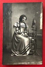 Privat Foto AK um 1910/20 Frau in Kostüm am Spinnrad Typen Aschenputtel  ( 93494