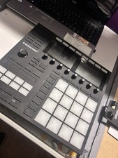 Native Instruments MASCHINE Mikro MK3 Black USB Controller Groove Station *
