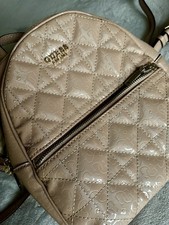 Guess Rucksack Rosé Lackleder