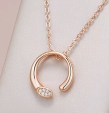 Schöne Halskette mit