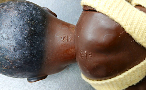 Babypuppe dunkel braune