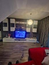 wohnwand weiß Mit Ein Esstisch 