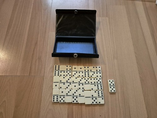 Altes domino spiel - 25, steine