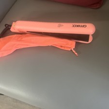 NEW Amika Hair Straightner
