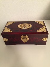 Schmuckkiste aus Holz mit