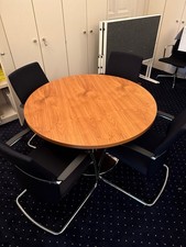Runder Konferenz Tisch mit