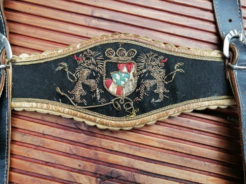 Uralter goldbestickter - uralter,