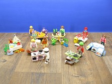 City Flohmarkt mit Figuren &