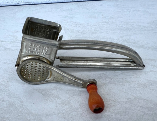 Alte nussmühle trommelreibe - nussmühle,,
