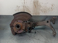 8D0407257AM achsschenkel vorne