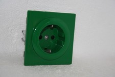 Gira S-Color KS Steckdose mit Kindersicherung in grün