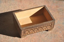 Kleine Holzkiste mit Intarsien