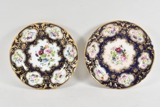 C25H05- 2x Gotha Porzellan Teller dunkelblauer Fond Golddekor Blumen 19.Jh. 