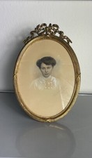 Antiker Ovaler Bilderrahmen Berlin Holz mit Schleife Stuck und Porträt Signiert