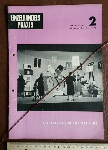 Zeitung schaufenster puppe - zeitung,