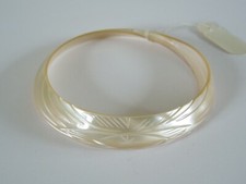Alter Armreif aus purem