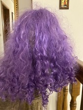 Damen-Perücke Fasching/ Karneval mit Stirnband, lila gelockt, Langhaar Locken