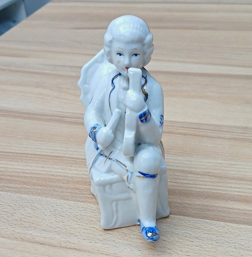 Porzellanfigur mann sitzend - mann,