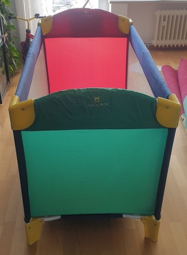 Kinderreisebett und laufstall - und,