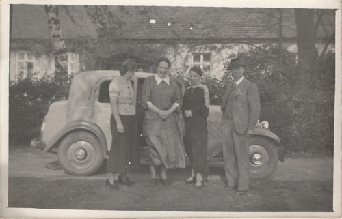 Foto familie vor bmw - ak,