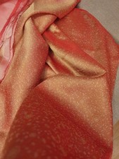 Edler Sari in Rot-Orange, Jacquard, Wasserabweisend
