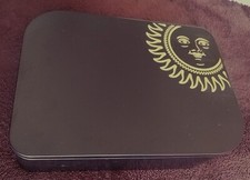 Blechdose SONNE - formschön - schwarz gold - 28,5 x 20,5 x 8 cm - Schatzkiste