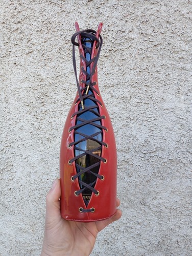Leere champagnerflasche piper - leere,