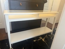 IKEA Schrank Weis Mit Schmale Glasplatte Perfekt Für Jedes Zimmer Geeignet