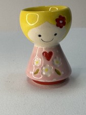 Lucie Kaas Keramik Eierbecher Mädchen rosa Kleid Blumen Bordflock Collection Demnark 