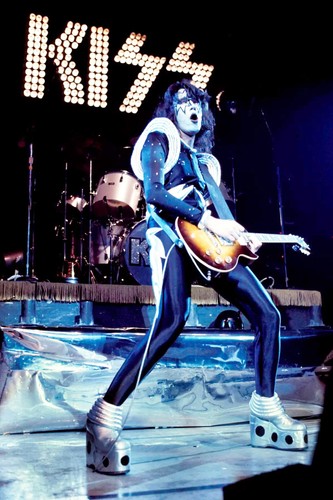 The kiss rockband mit - the, ace
