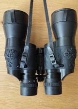 Fernglas mit Tragegurt und Abdeckkappen