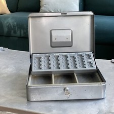 Geldkassette Grau alt Mit Schlüssel Und Münzeinlage 30 x 24 x 9 cm Tresor