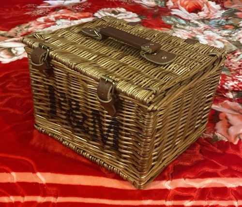 Fortnum und mason m - fortnum,