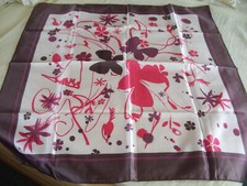 schönes, großes Tuch Halstuch 100%Polyester 75 cm x 73 cm