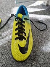 Kunstrasen Nike Fußball Schuhe.