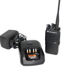  Motorola DP2400 UHF Band 430 - 470 MHz PAN502C + Motorola Impress Ladegerät