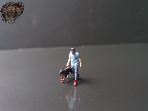 Mann mit dobermann am - 1/87,