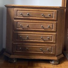 Kommode mit 4 Schubladen aus